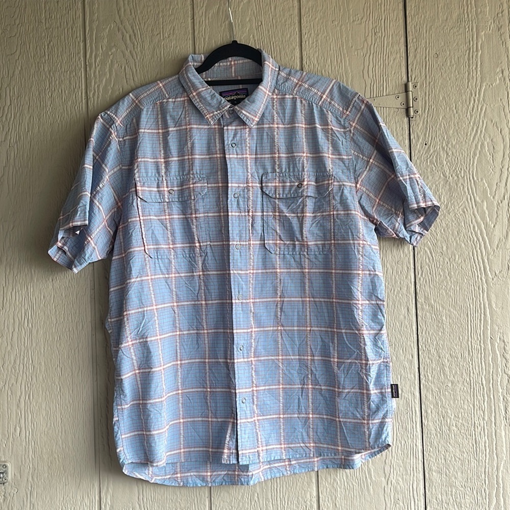 Patagonia men top